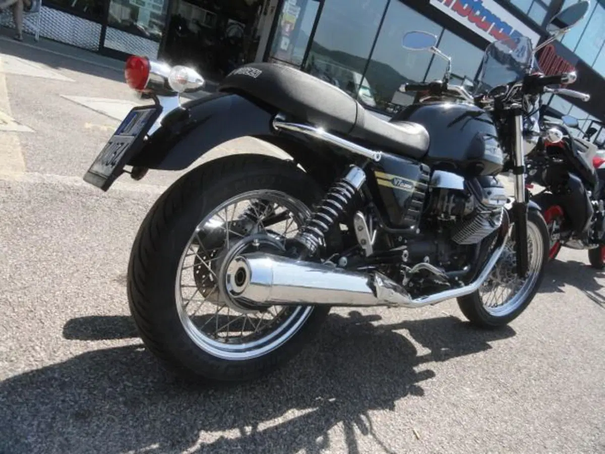 Moto Guzzi V7 Classic (2008 - 12) (8)
