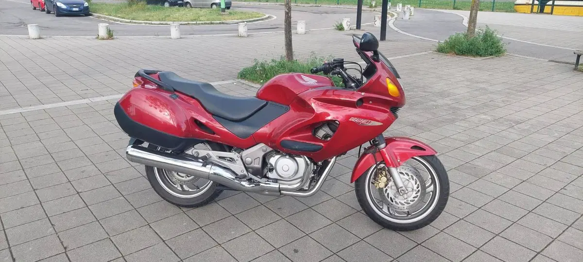 Honda Deauville 650 (1998 - 01) (4)
