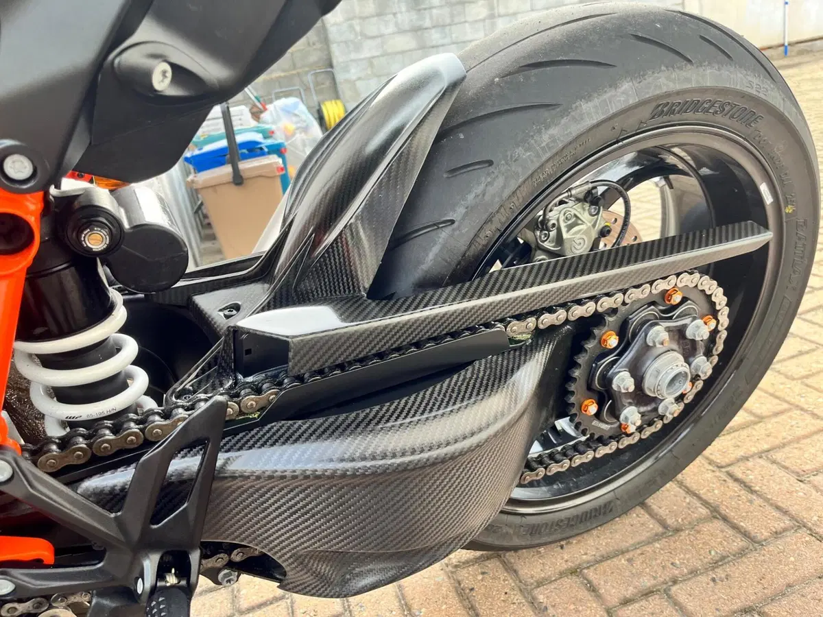 KTM 1290 Super Duke R (2021) (3)