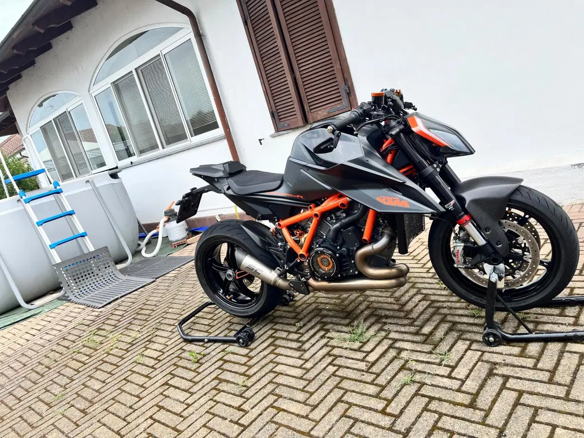 KTM 1290 Super Duke R (2021) (5)