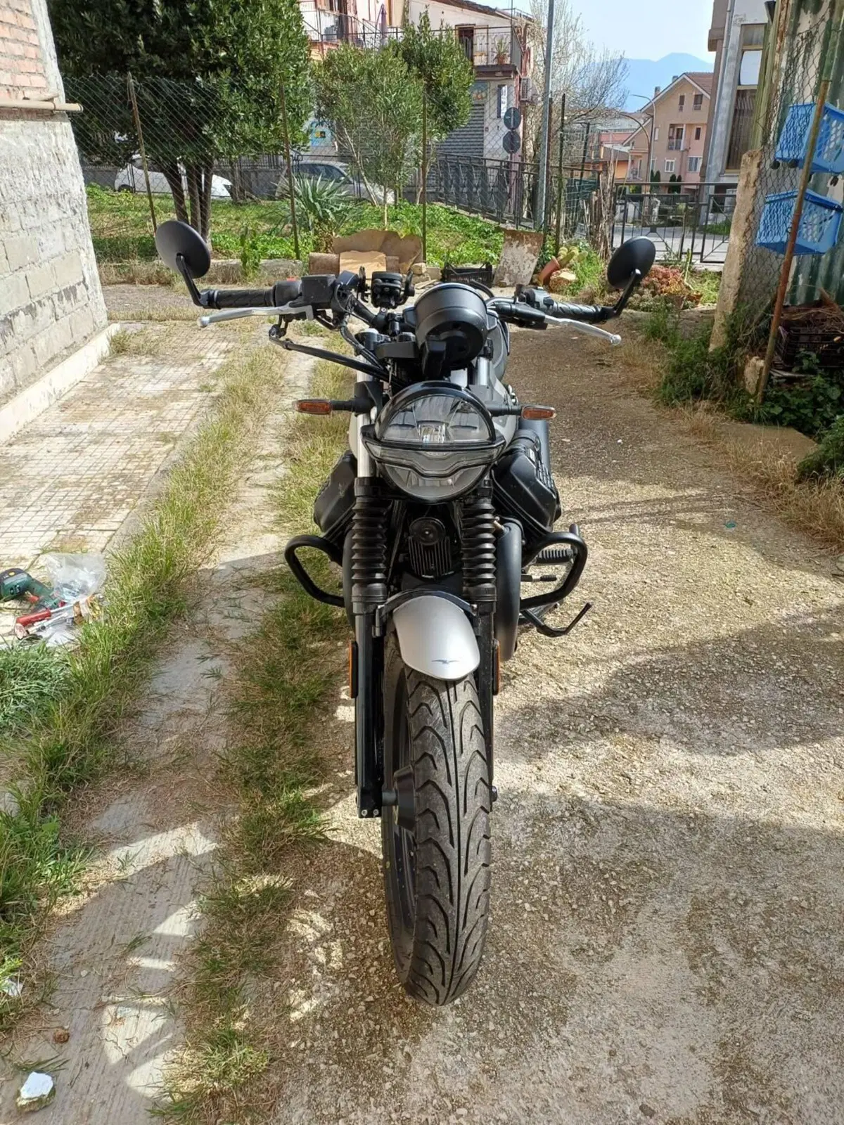 Moto Guzzi V7 Stone (2021 - 24) (2)