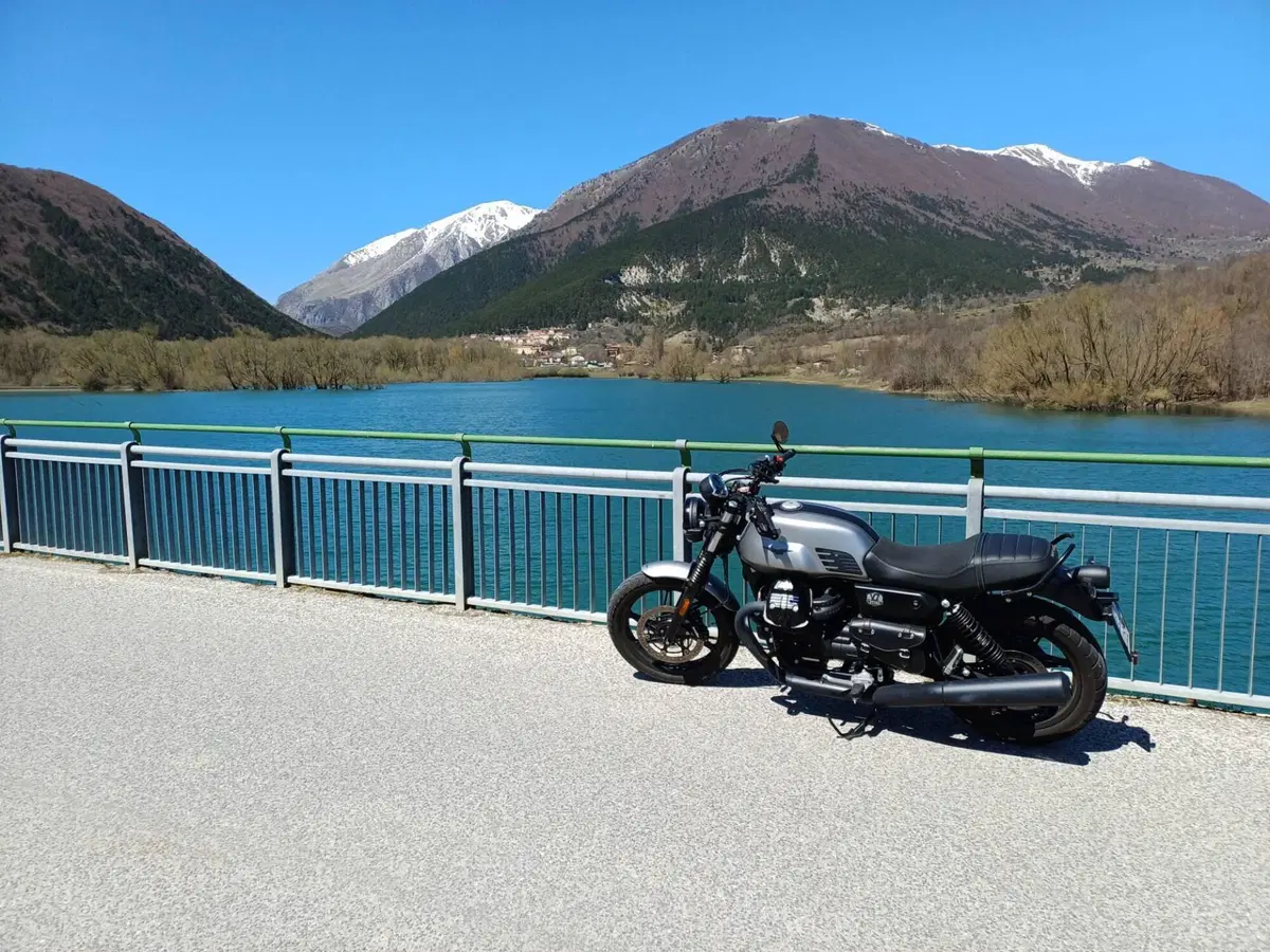 Moto Guzzi V7 Stone (2021 - 24) (5)
