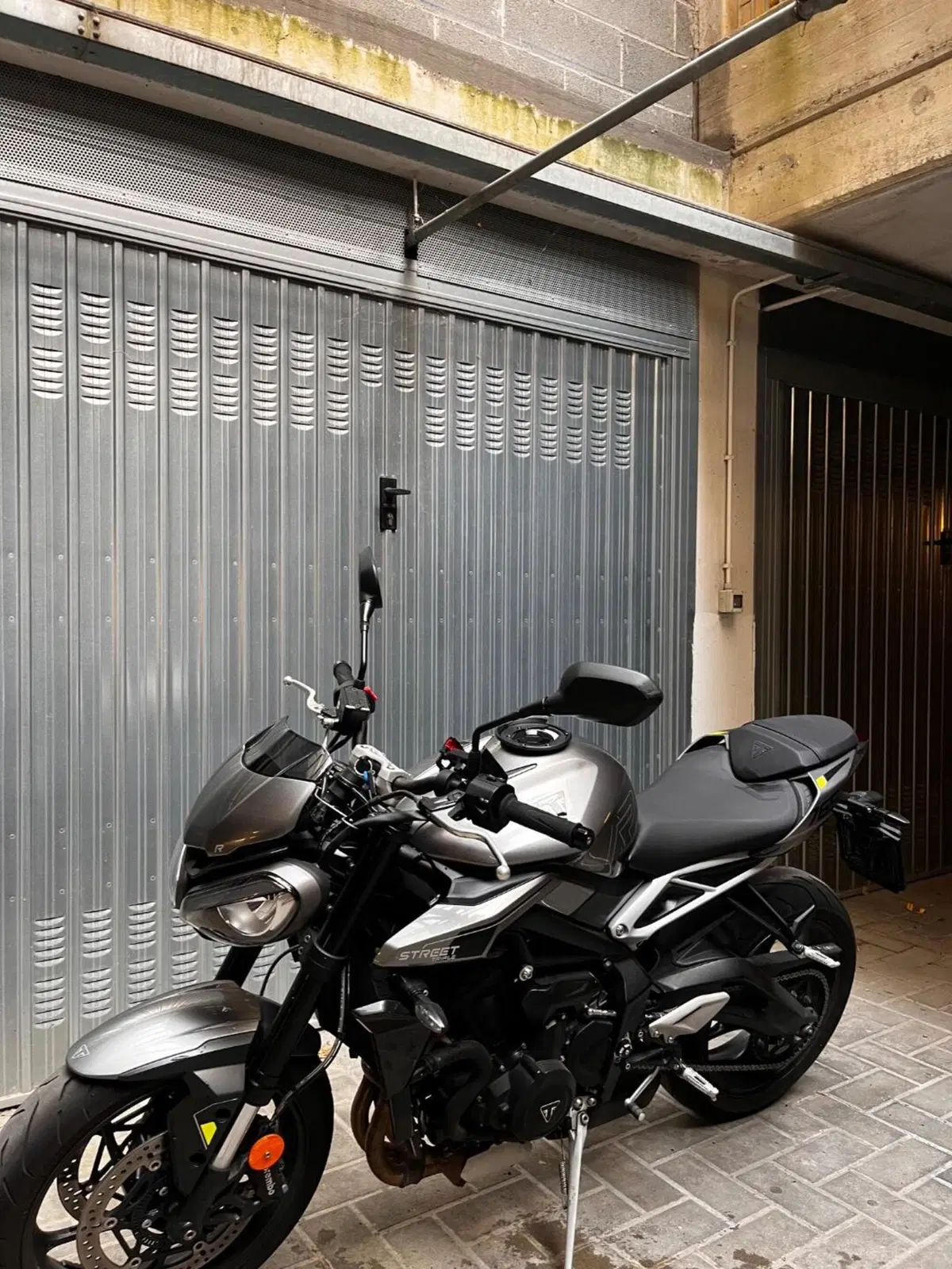 Triumph Street Triple 765 R (2023 - 26) (2)