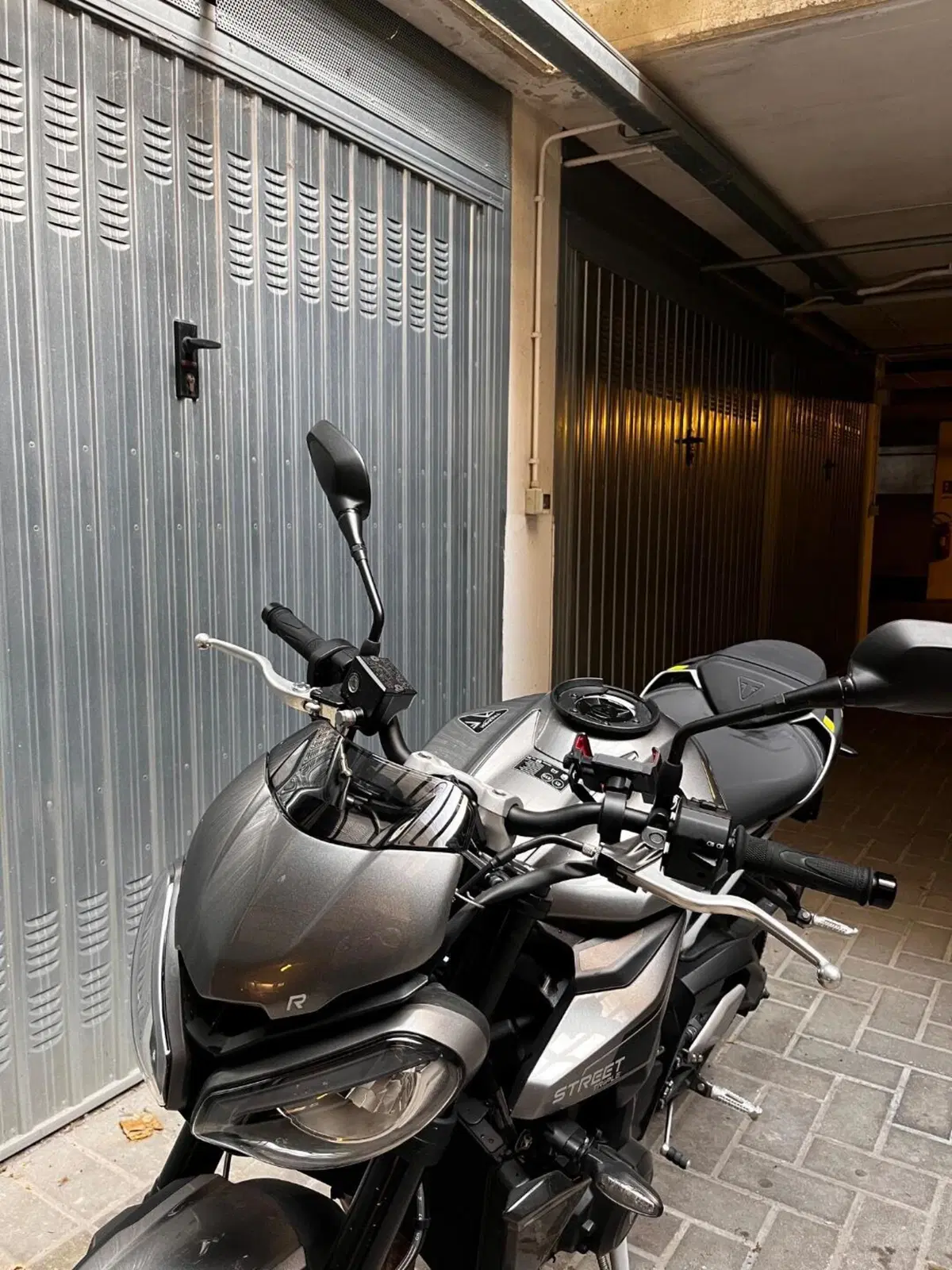 Triumph Street Triple 765 R (2023 - 26) (3)