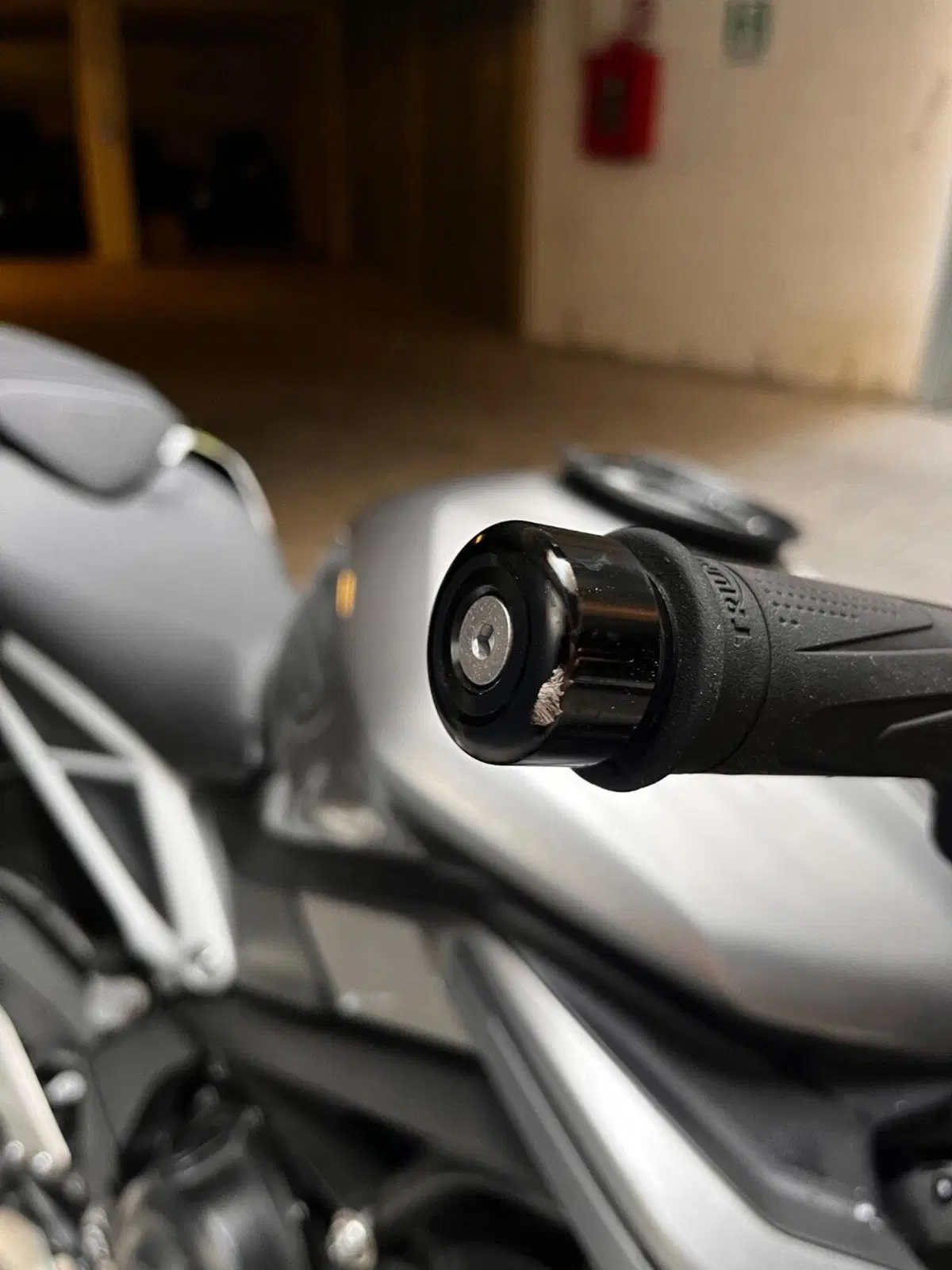 Triumph Street Triple 765 R (2023 - 26) (11)
