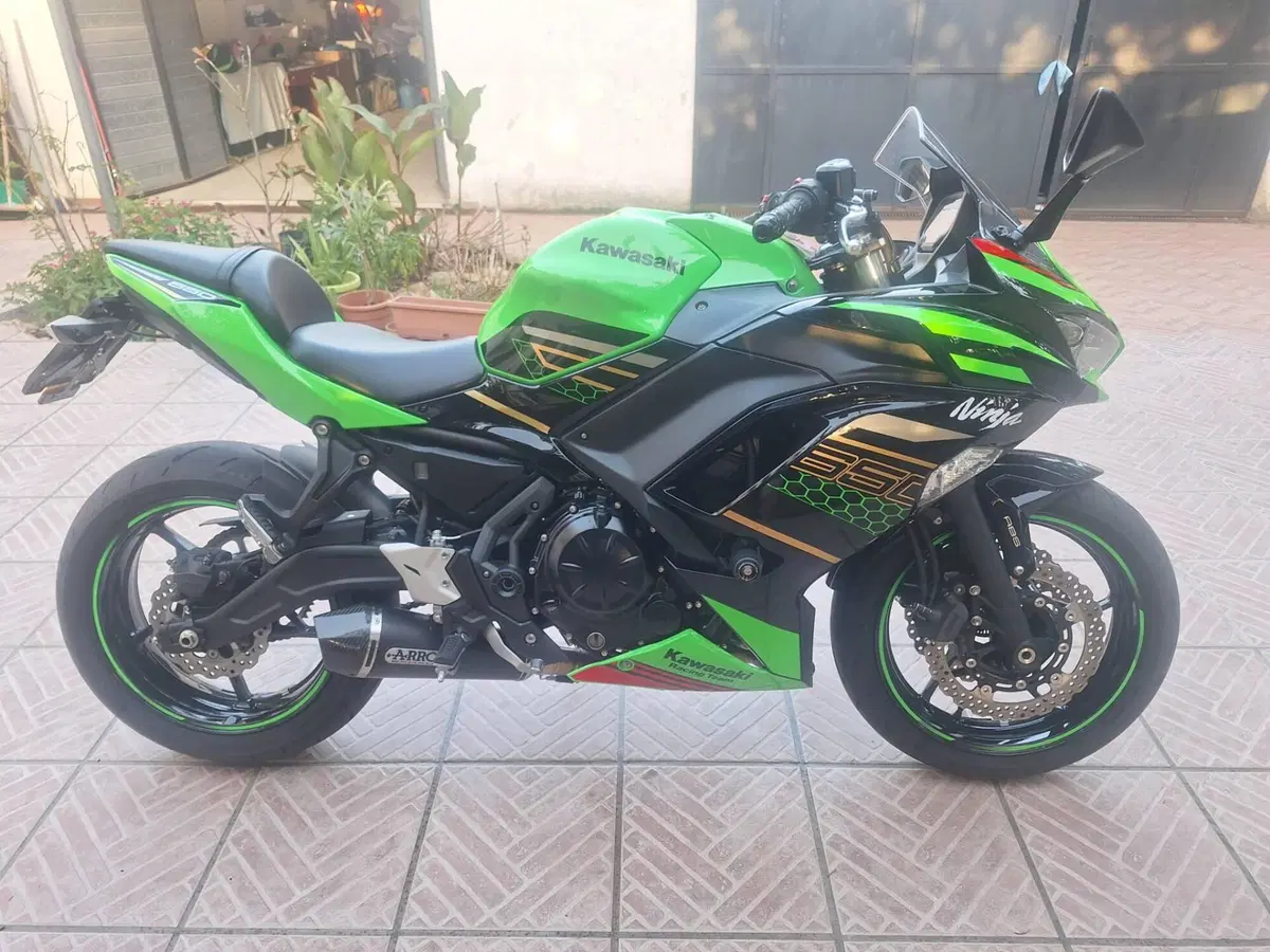 Kawasaki Ninja 650 KRT (2020)