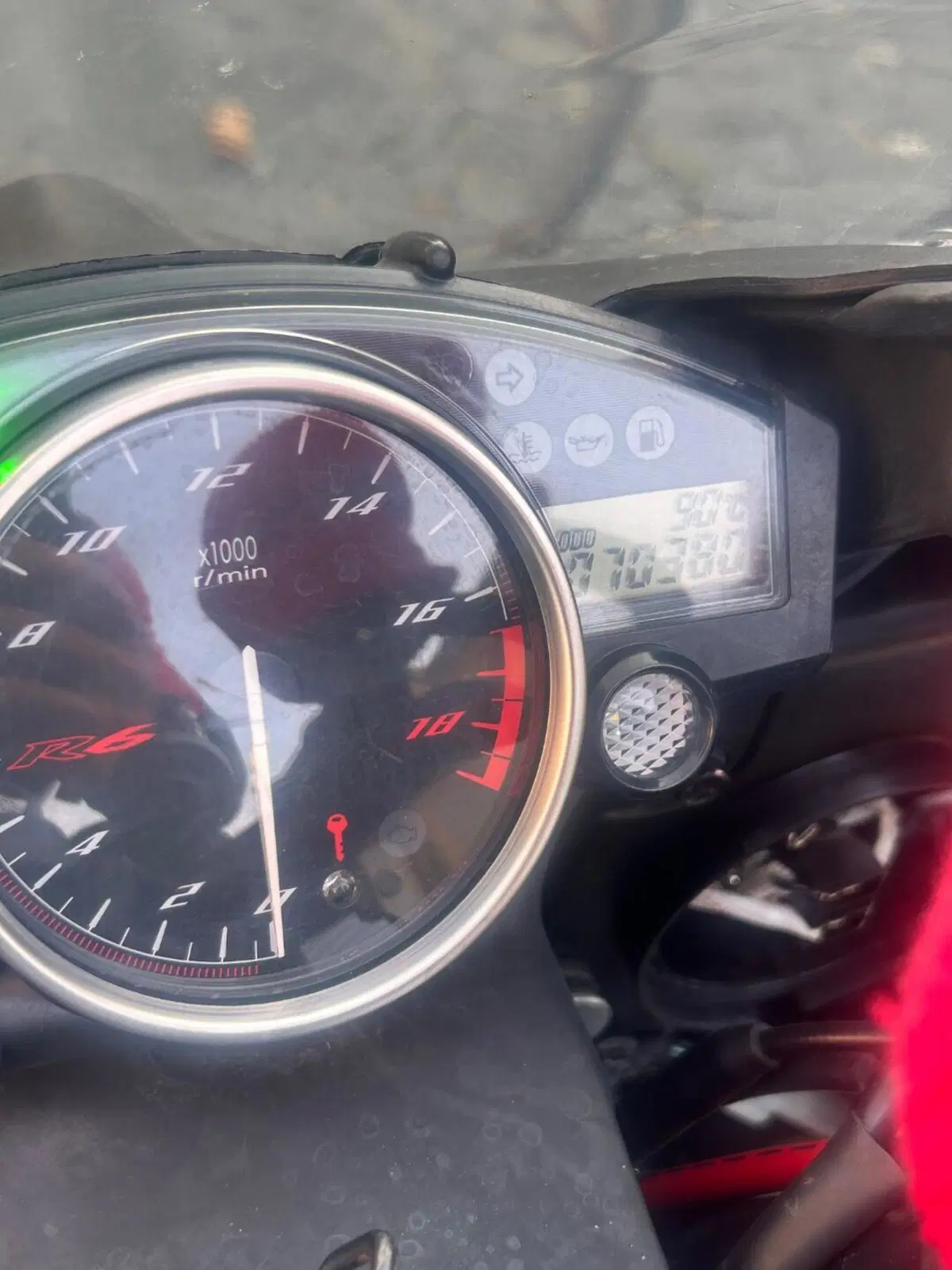 Yamaha YZF R6 (2008 - 09) (4)
