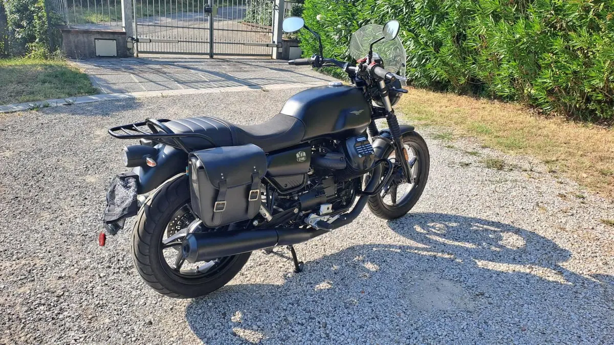 Moto Guzzi V7 Stone (2021 - 24) (4)