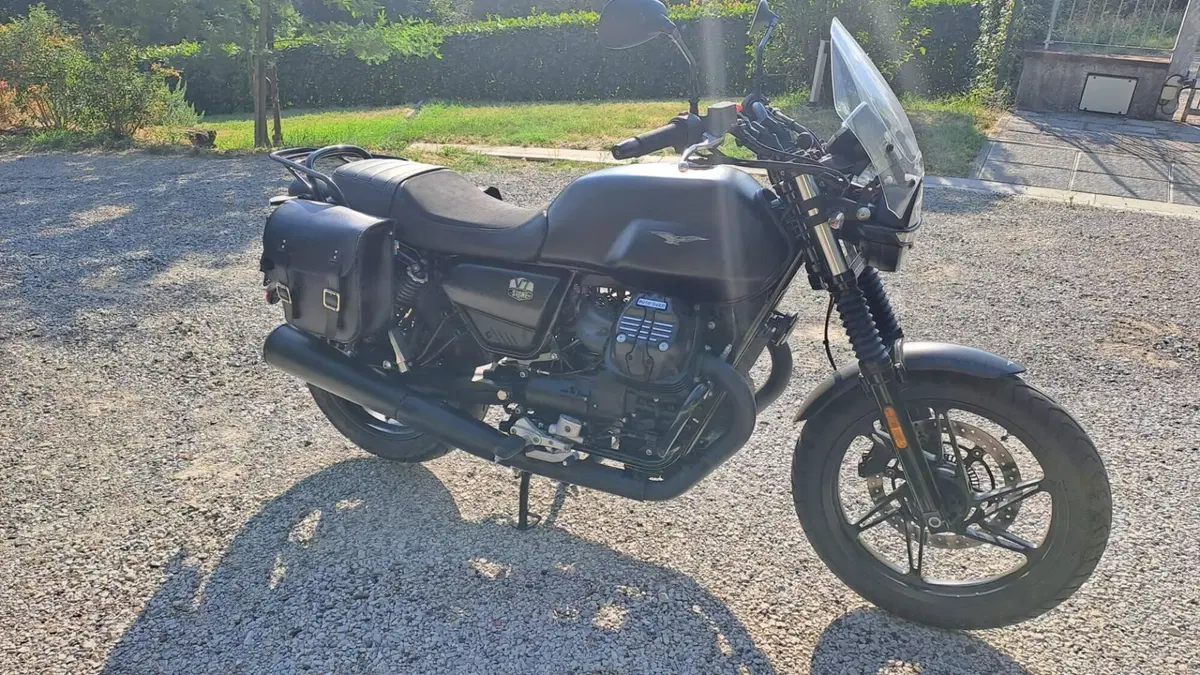 Moto Guzzi V7 Stone (2021 - 24) (5)