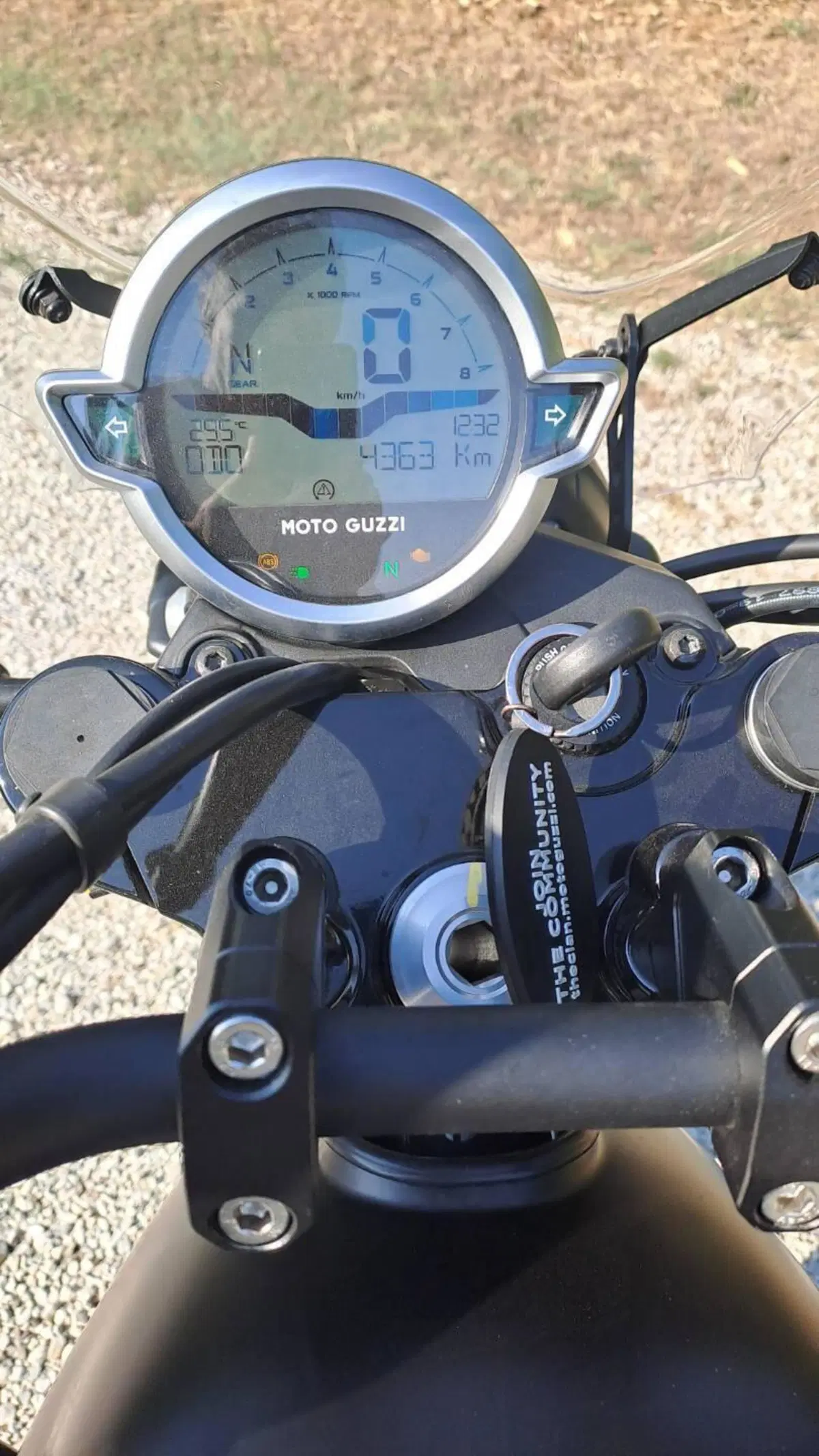 Moto Guzzi V7 Stone (2021 - 24) (7)