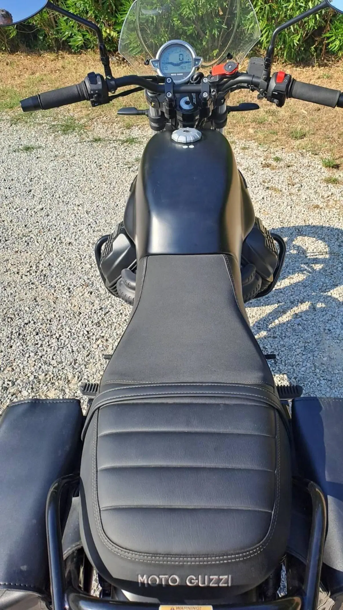 Moto Guzzi V7 Stone (2021 - 24) (8)