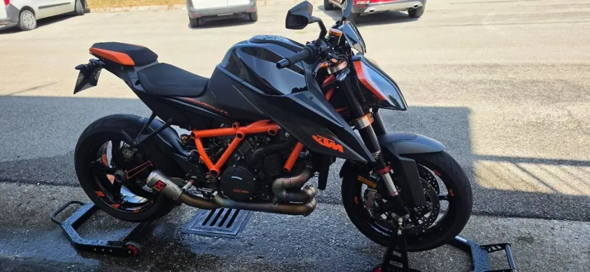 KTM 1290 Super Duke R (2021)