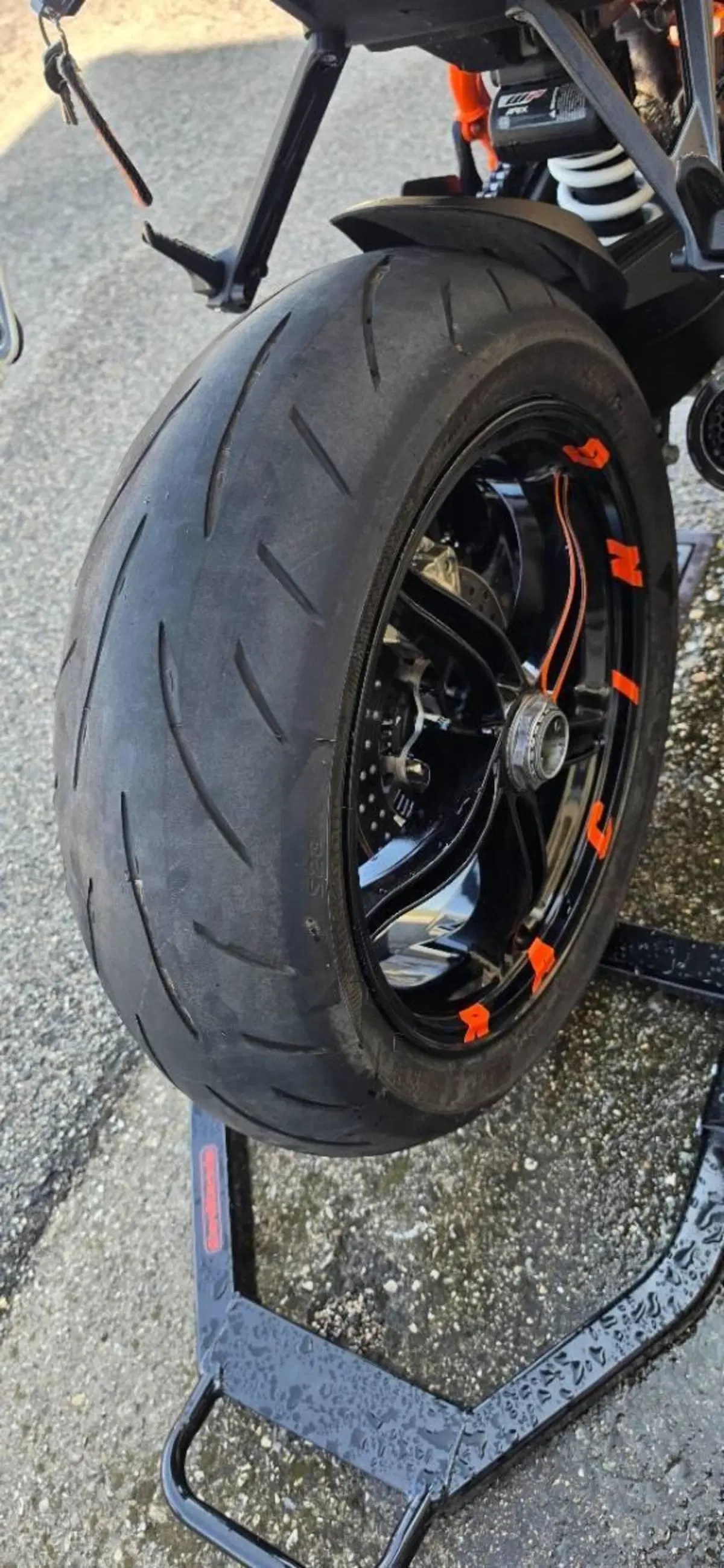 KTM 1290 Super Duke R (2021) (5)