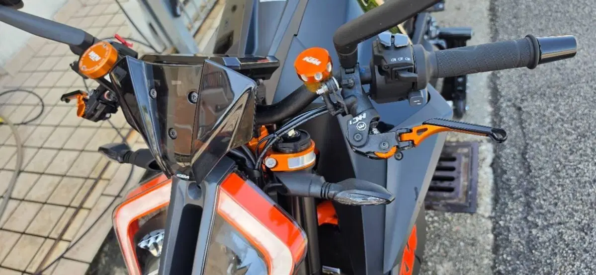 KTM 1290 Super Duke R (2021) (8)
