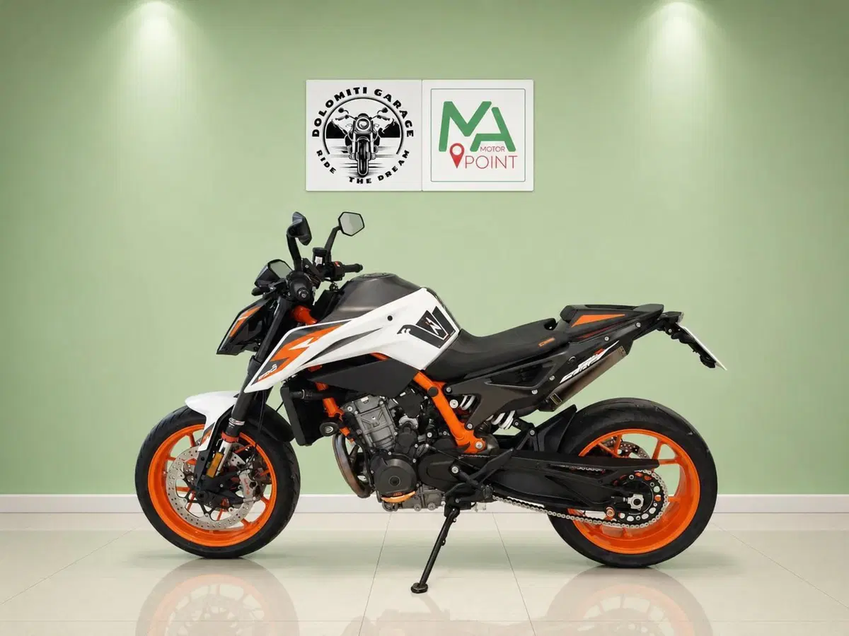 KTM 890 Duke R (2021)