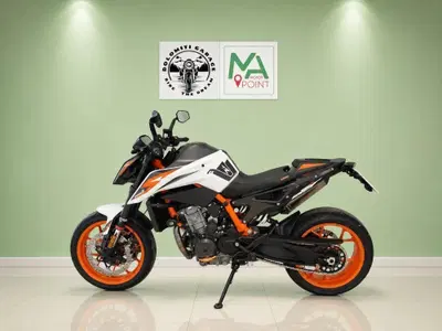 KTM 890 Duke R (2021) usata