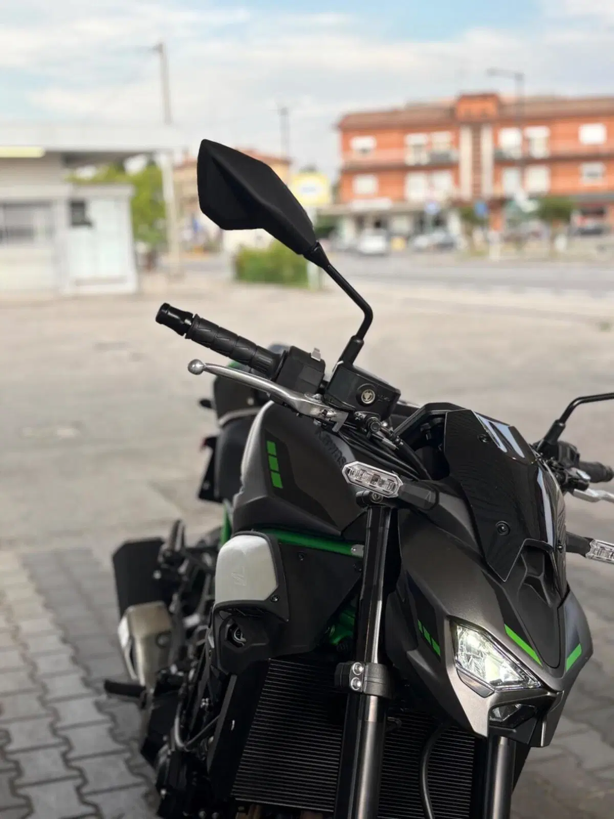 Kawasaki Z 900 (2025 - 26) (2)
