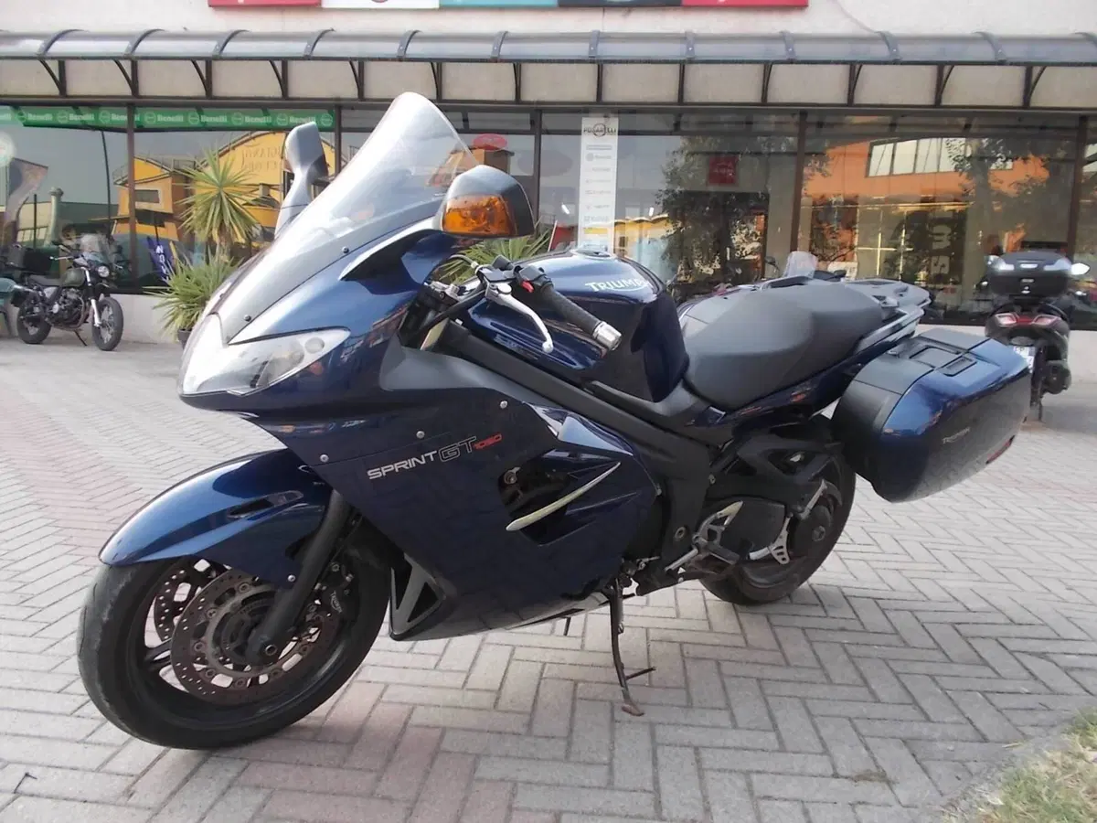 Triumph Sprint 1050 GT ABS (2010 - 2013) (2)