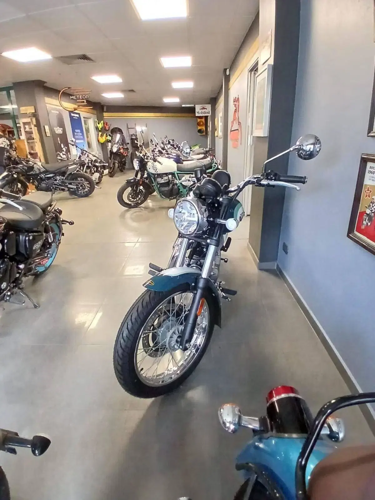 Royal Enfield Meteor 350 Aurora (2024 - 26) (4)