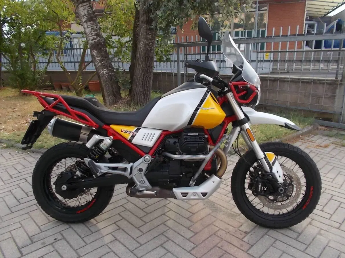 Moto Guzzi V85 TT (2019 - 20)