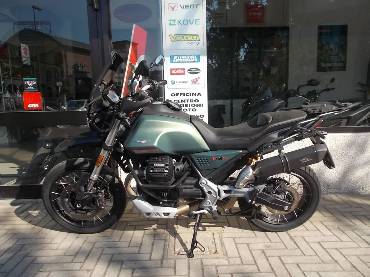 Moto Guzzi V85 TT (2021 - 23) (2)