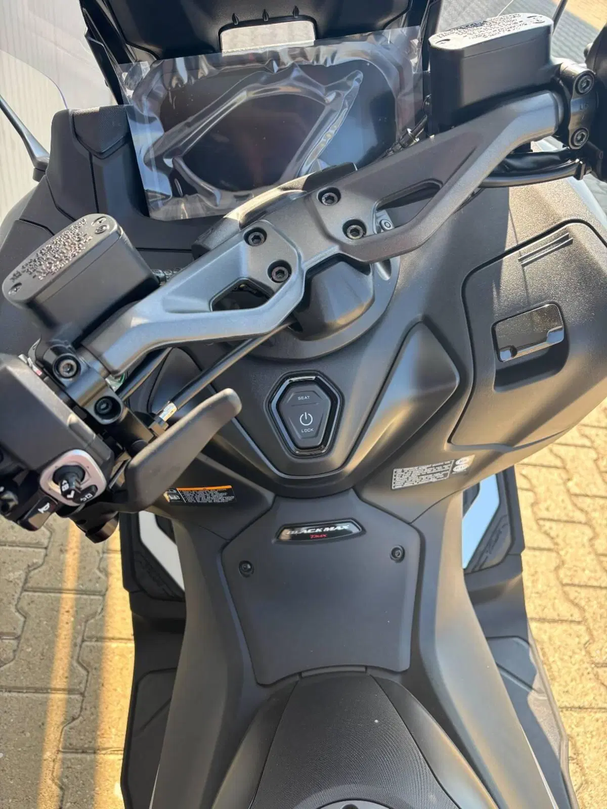 Yamaha T-Max 560 25th Anniversary (2026) (3)