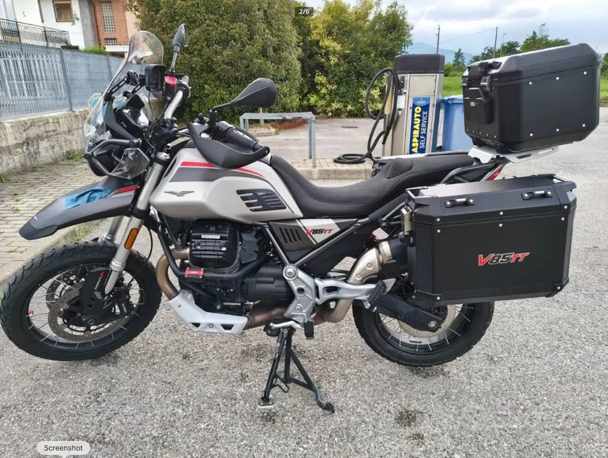 Moto Guzzi V85 TT Travel (2021 - 23) (2)
