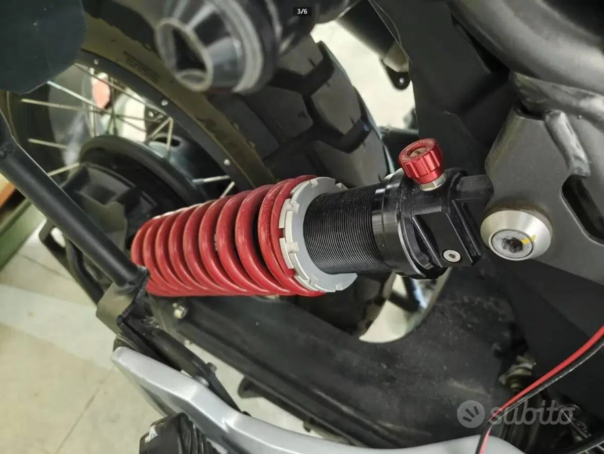 Moto Guzzi V85 TT Travel (2021 - 23) (3)