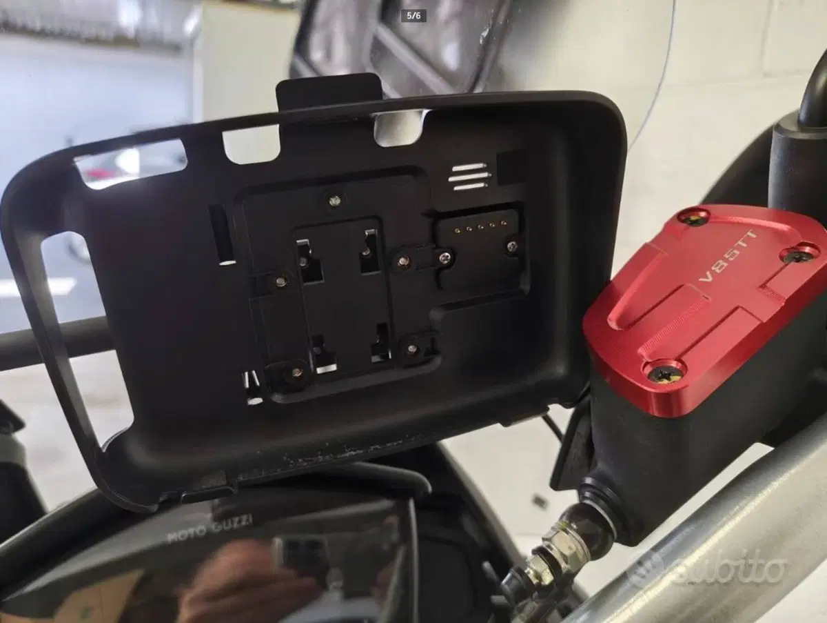 Moto Guzzi V85 TT Travel (2021 - 23) (5)