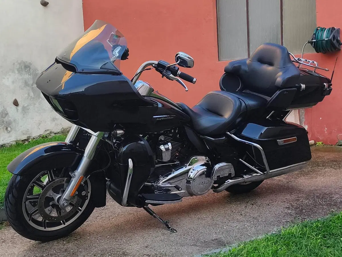 Harley-Davidson 114 Road Glide Ultra (2019) - FLTRXU (6)