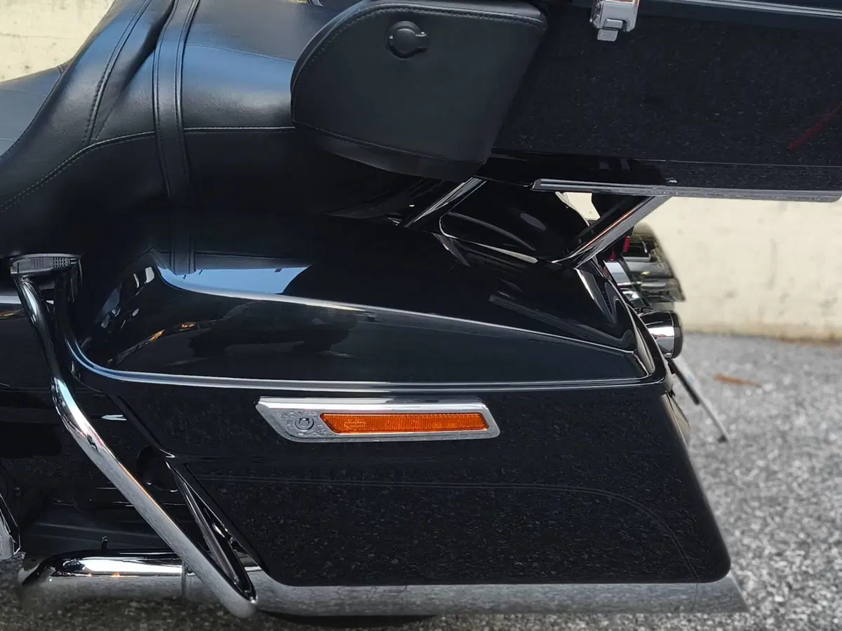 Harley-Davidson 114 Road Glide Ultra (2019) - FLTRXU (17)
