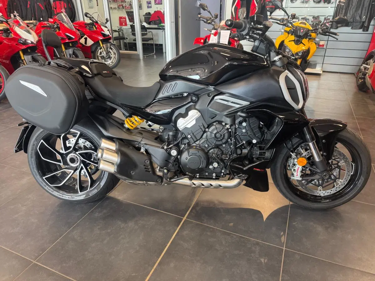 Ducati Diavel V4 (2023 - 26)