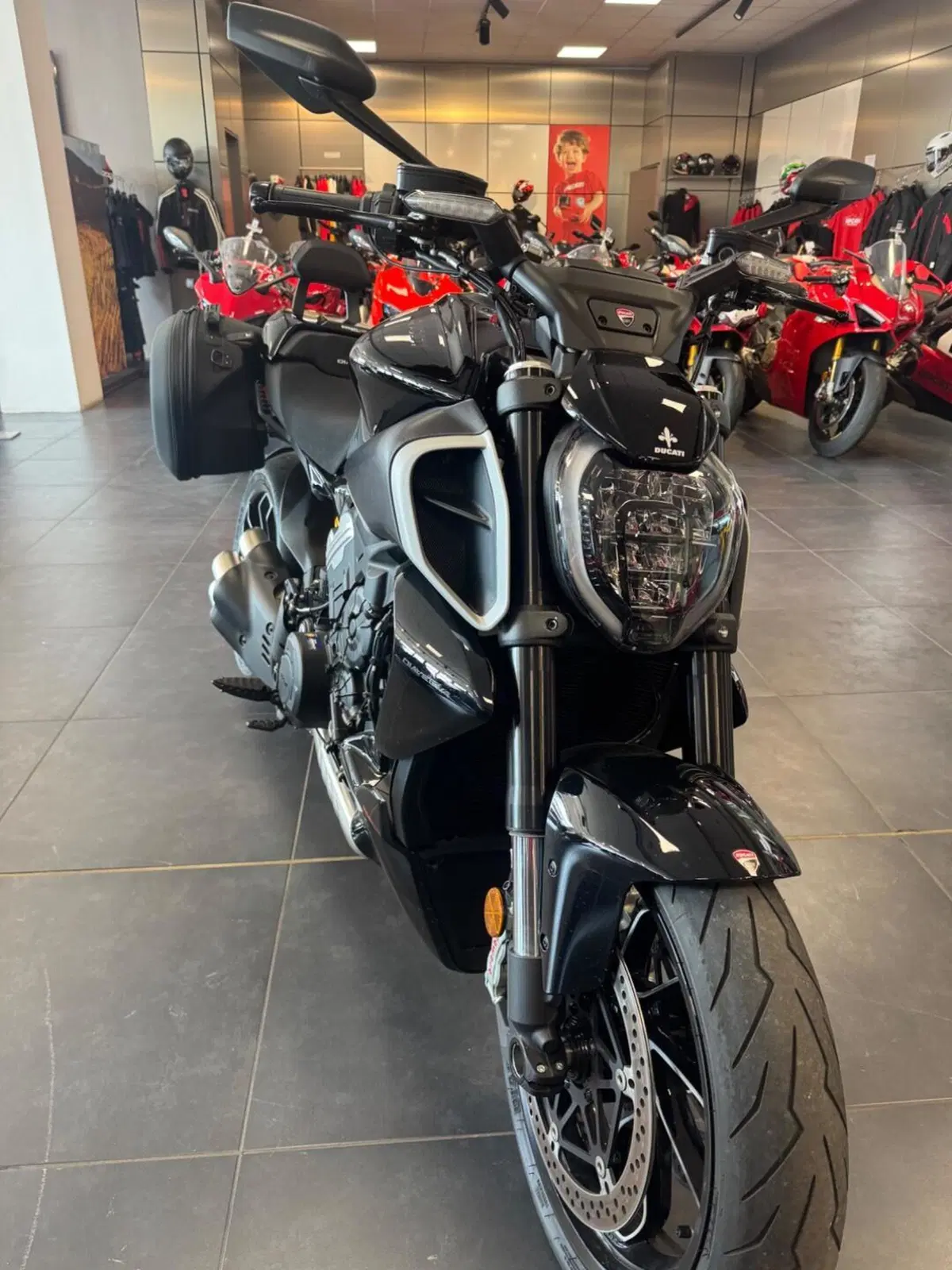 Ducati Diavel V4 (2023 - 26) (2)