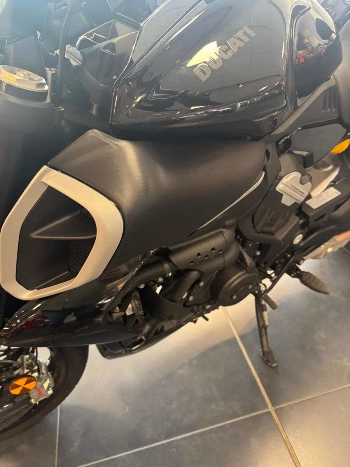 Ducati Diavel V4 (2023 - 26) (11)