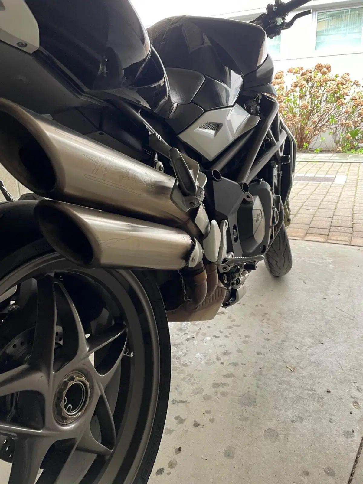 MV Agusta Brutale 990 R (2009 - 12) (8)