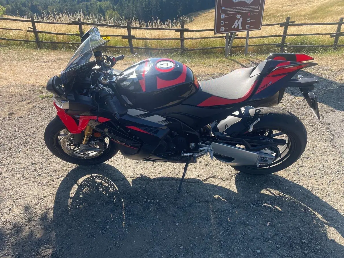 Aprilia RSV4 1100 Factory (2025 - 26) (8)