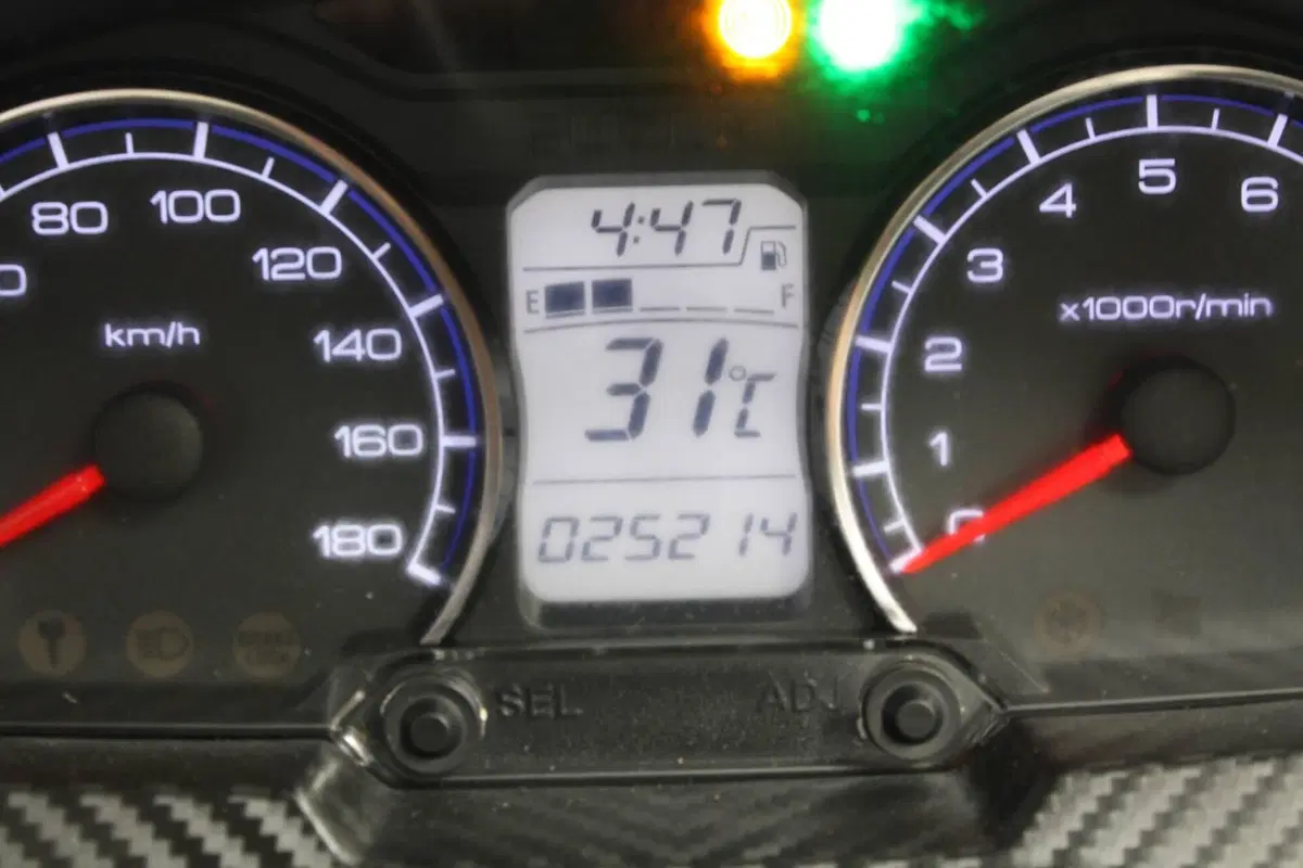 Suzuki Burgman AN 400 (2017 - 20) (2)