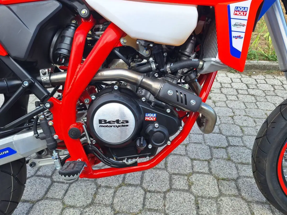 Betamotor RR 125 4T Motard R (2025 - 26) (2)