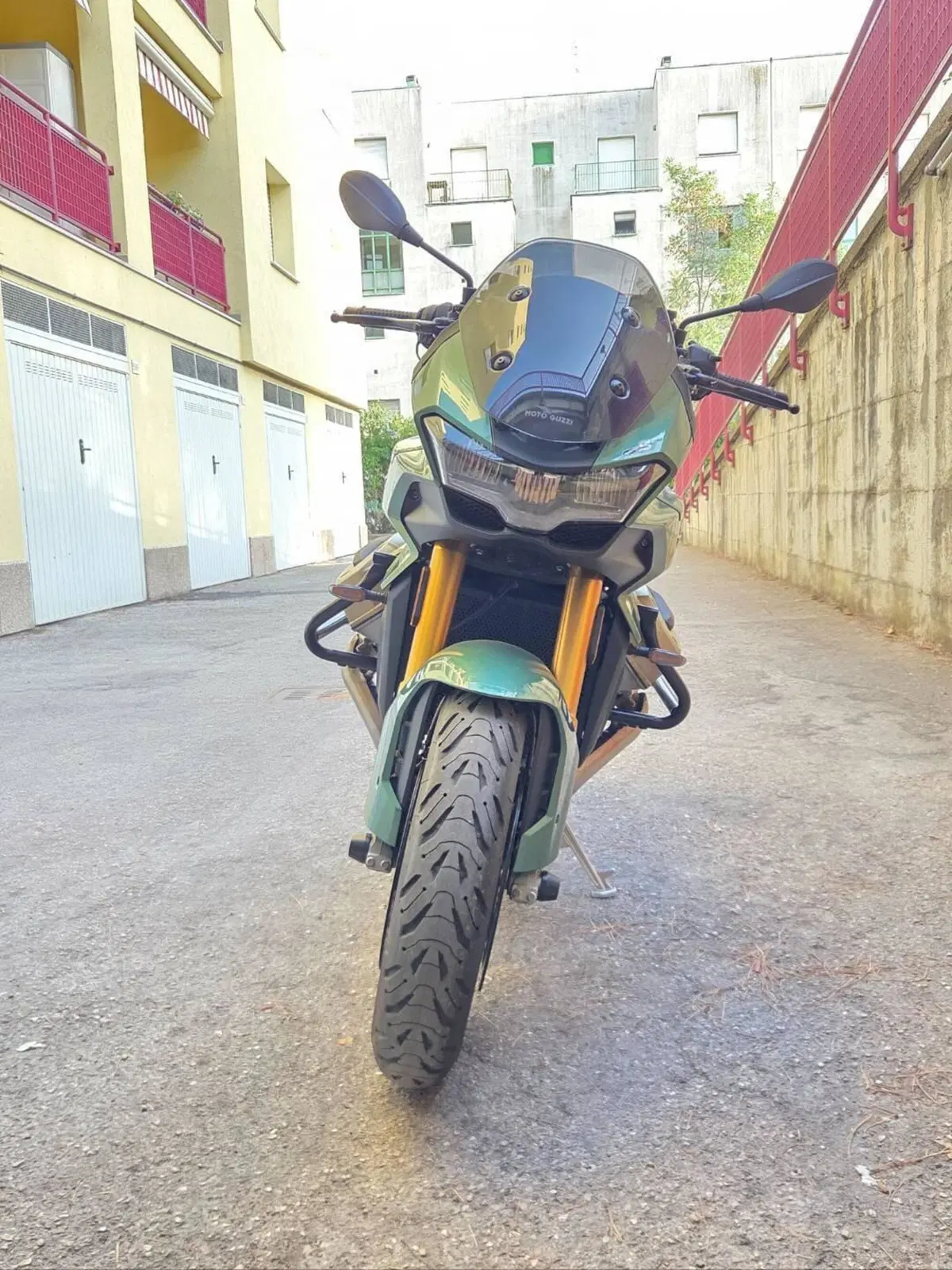 Moto Guzzi V100 Mandello S (2025 - 26) (3)