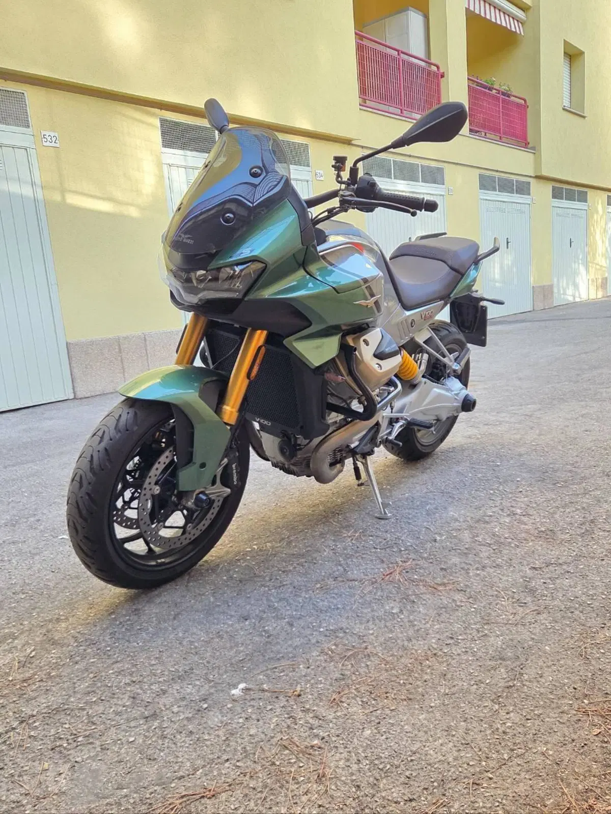 Moto Guzzi V100 Mandello S (2025 - 26) (5)