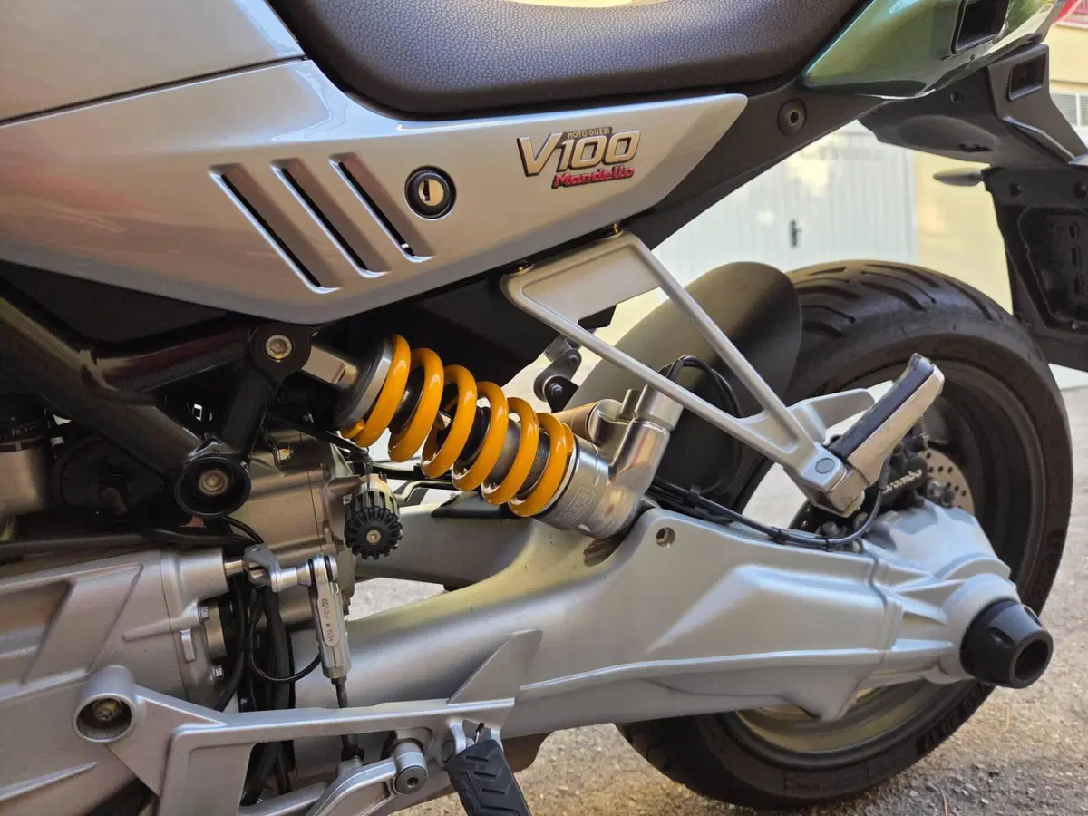 Moto Guzzi V100 Mandello S (2025 - 26) (8)
