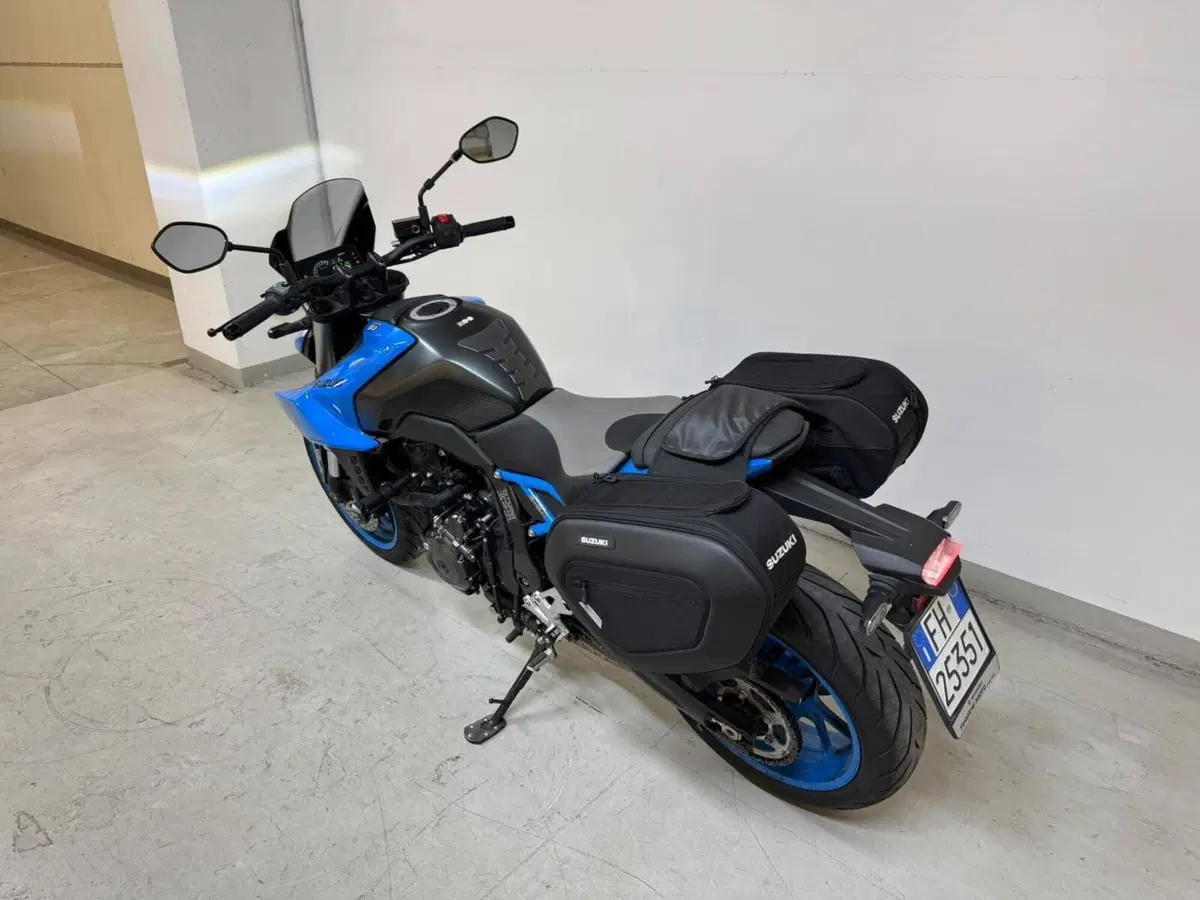 Suzuki GSX-8S (2023 - 24) (8)