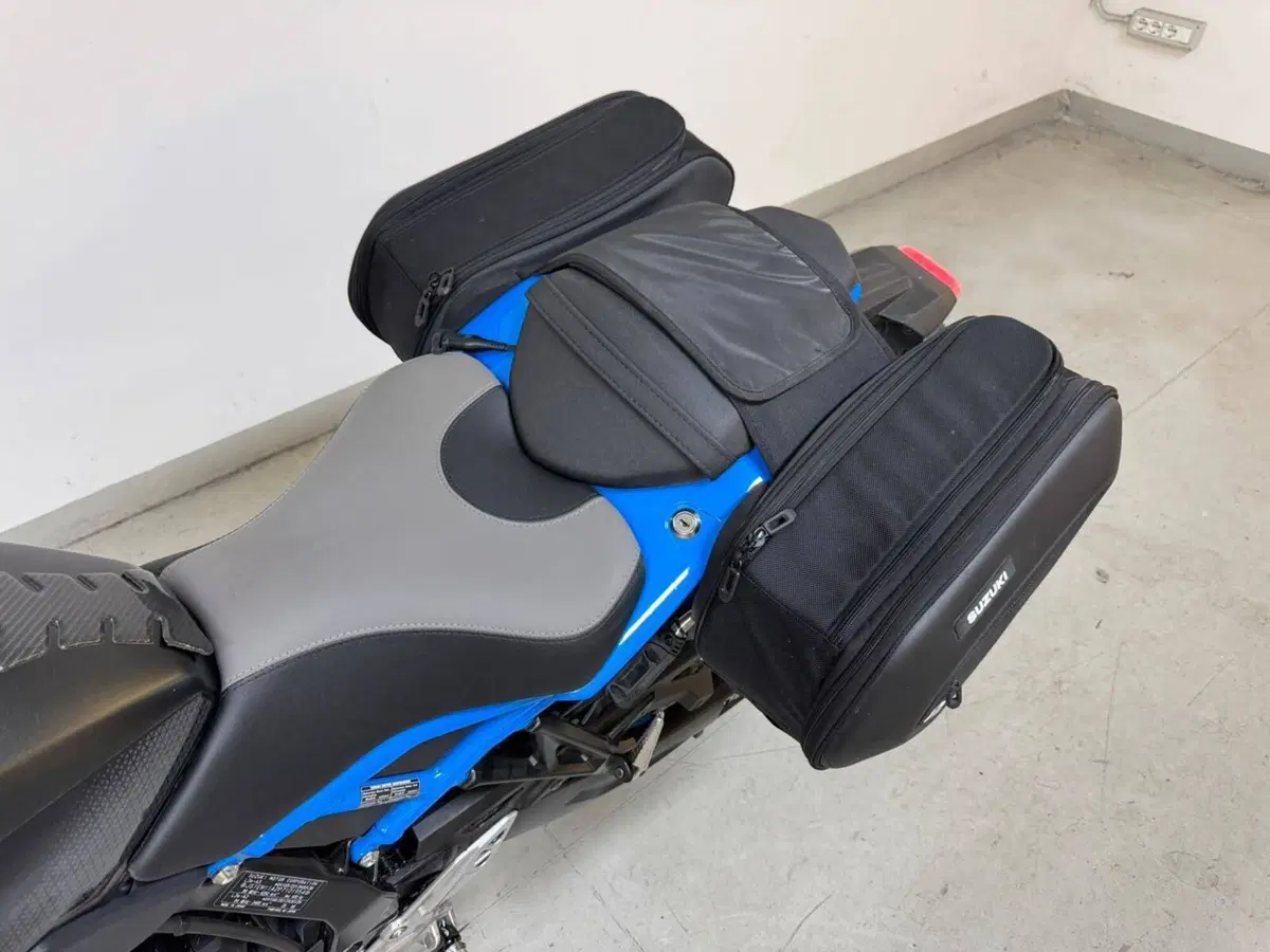 Suzuki GSX-8S (2023 - 24) (10)