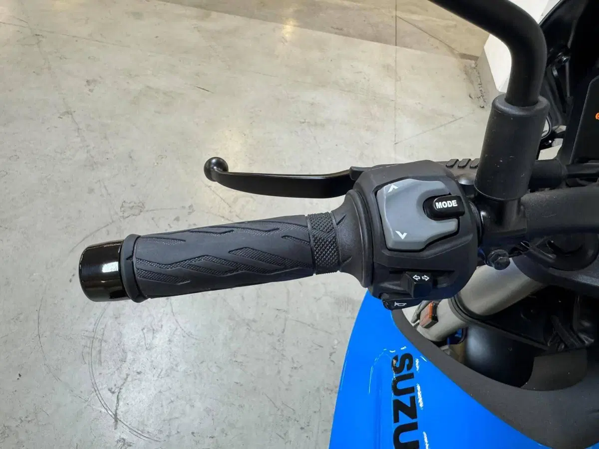 Suzuki GSX-8S (2023 - 24) (11)