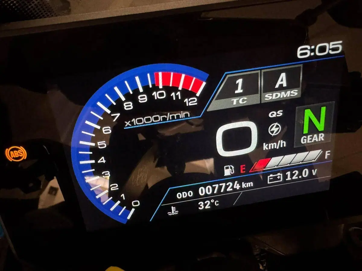 Suzuki GSX-8S (2023 - 24) (15)