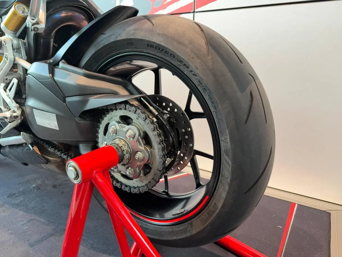Ducati Panigale V2 (2021 - 24) (9)