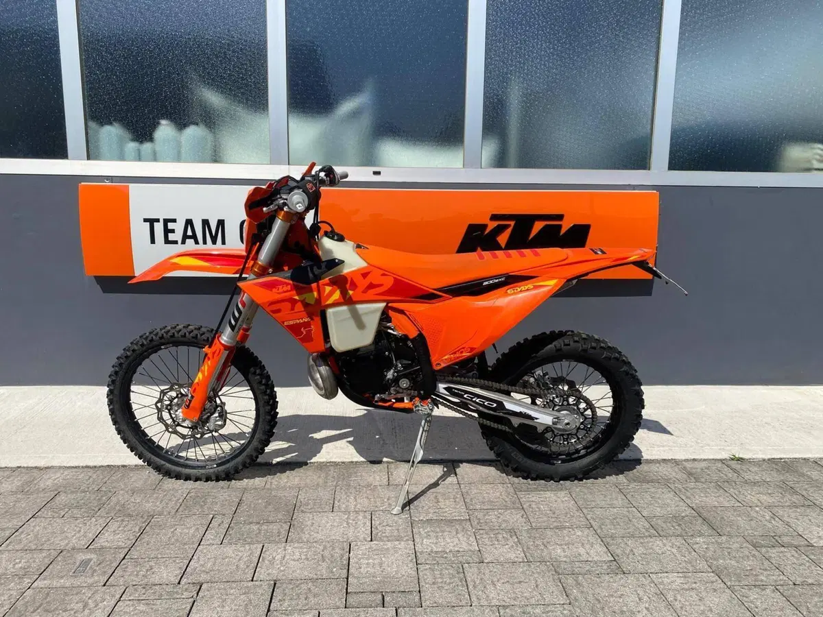 KTM 300 EXC Six Days (2025) (2)
