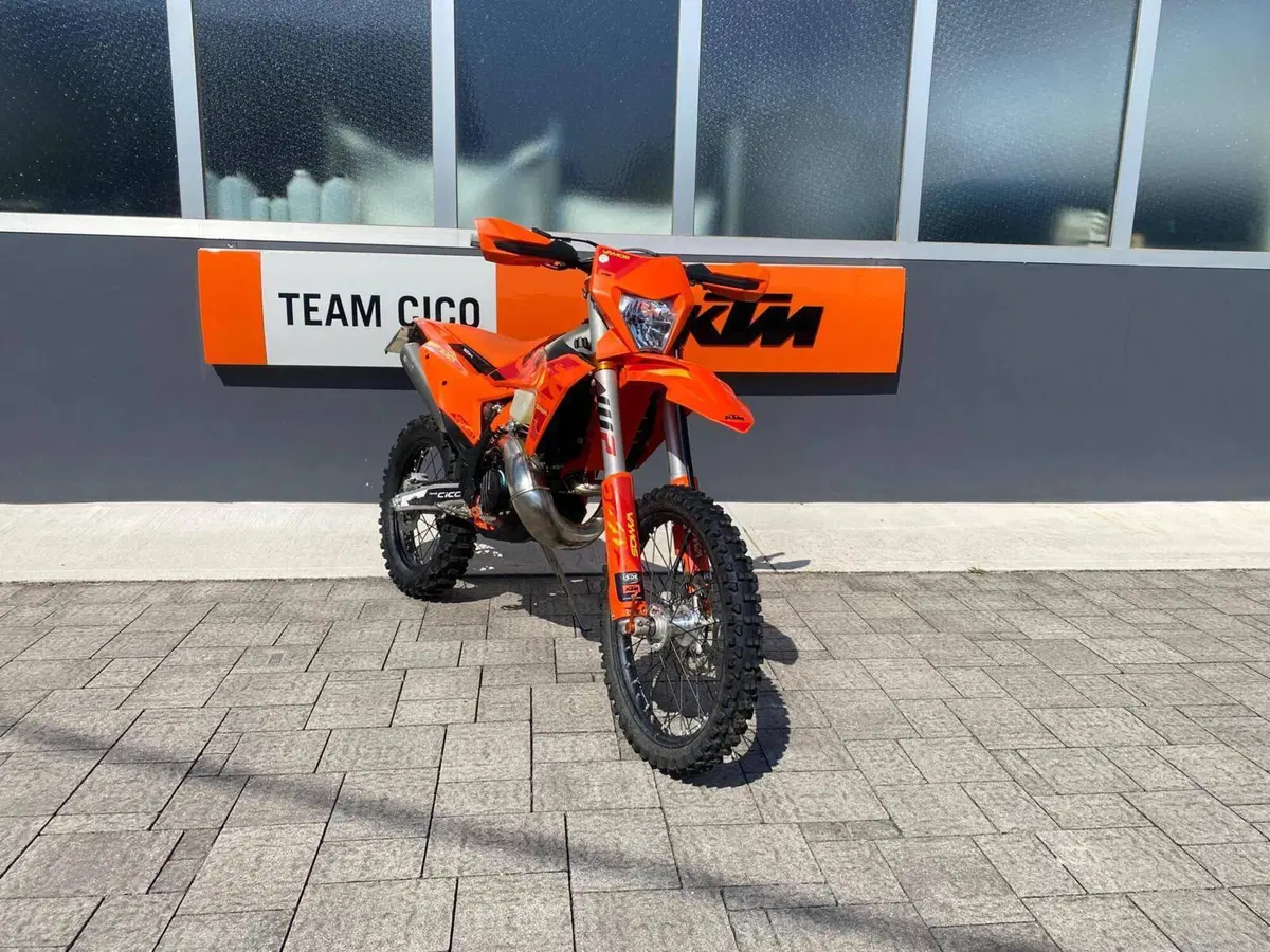KTM 300 EXC Six Days (2025) (3)