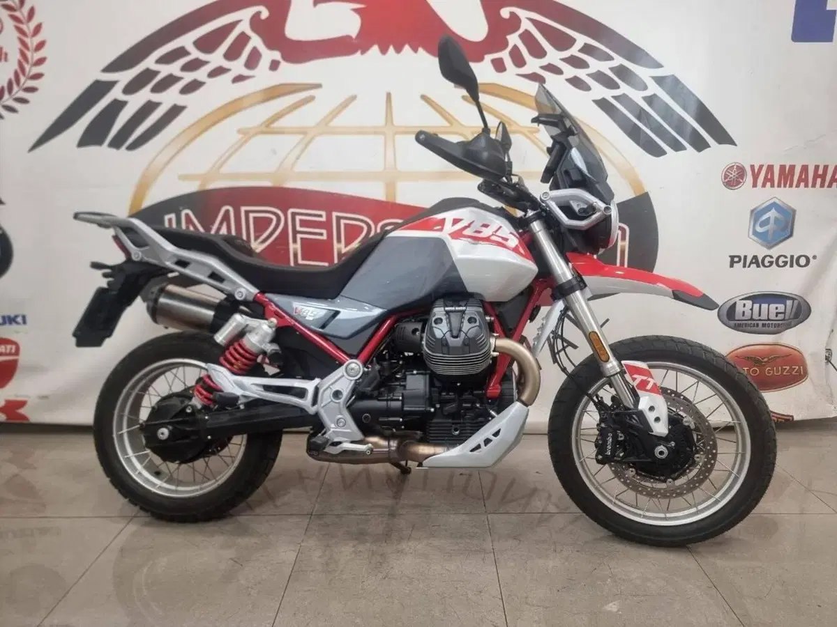 Moto Guzzi V85 TT (2024 - 26) (2)