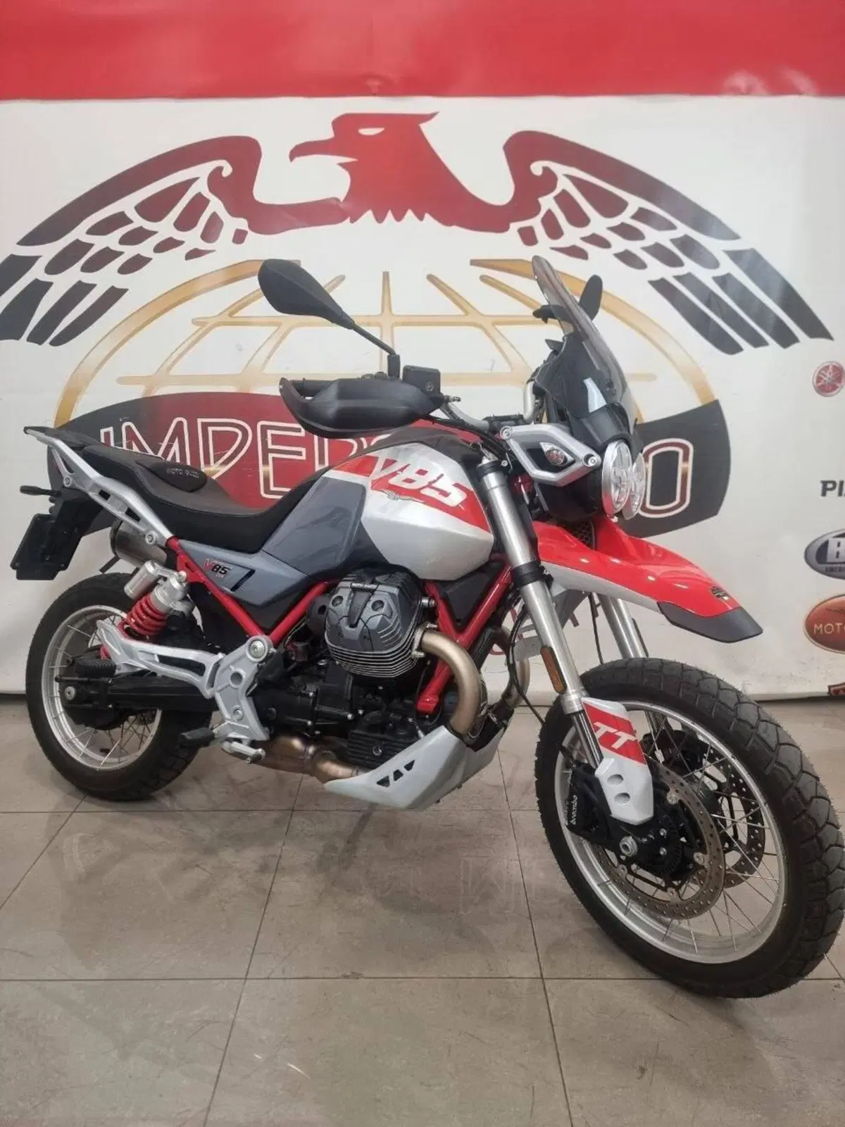 Moto Guzzi V85 TT (2024 - 26) (3)
